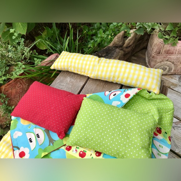 Medium Size Doll Bedding Bed Set Decor Pillows Bedspread Quilt Apple Tree Kitty - Picture 9 of 15